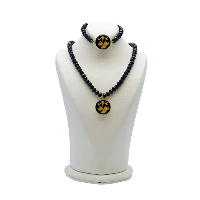 نیم‌ست ماه تولد مهر رنگ مشکی